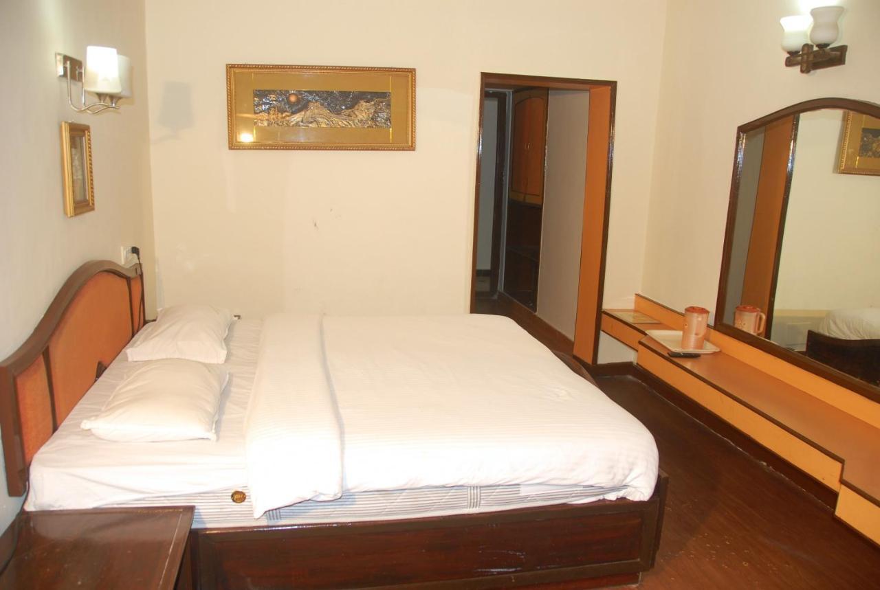 Hotel Sapphire Garden View Udagamandalam Exterior foto