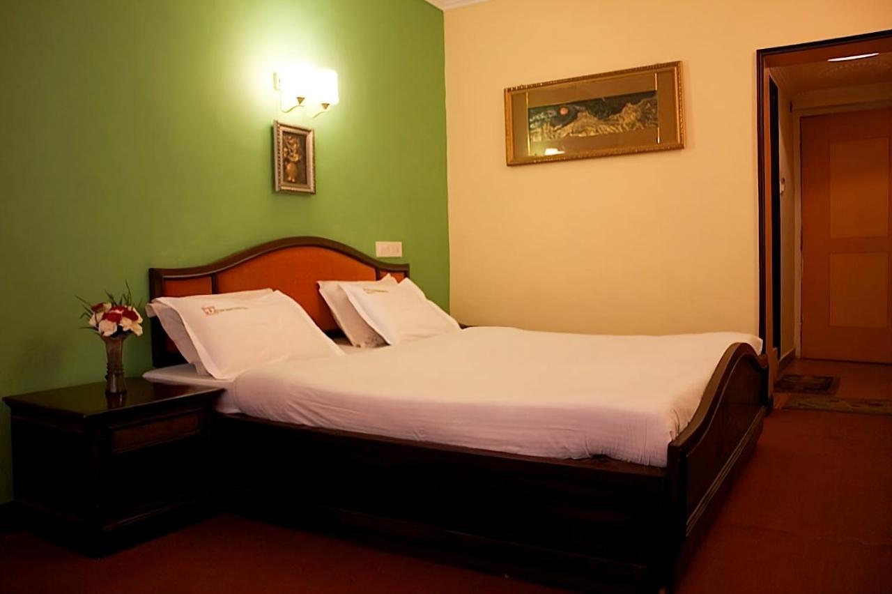 Hotel Sapphire Garden View Udagamandalam Exterior foto