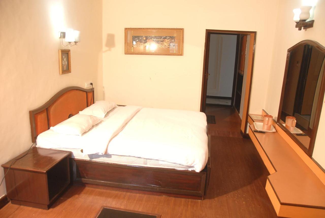 Hotel Sapphire Garden View Udagamandalam Exterior foto